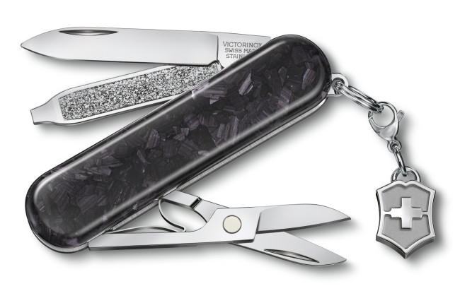 Нож перочинный Victorinox Classic Brilliant Carbon (0.6221.90) 58мм 5функц. черный/серебристый подар Нож перочинный Victorinox Classic Brilliant Carbon (0.6221.90) 58мм 5функц. черный/серебристый подар